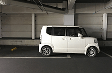 駐車場からの「はみ出し駐車」は違反なのか？